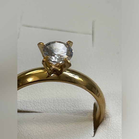 NWT Women's Stainless Steel Zircon Ring with Stone Size 11 - Picture 5 of 17